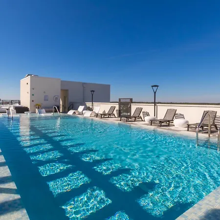 Spacious 4 Bedroom Beachfront, Luxury Condo Next To The Hangout- Gp 301