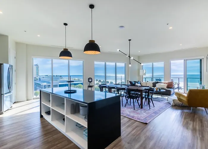 Spacious 4 Bedroom Beachfront, Luxury Next To The Hangout- Gp 301 Gulf Shores
