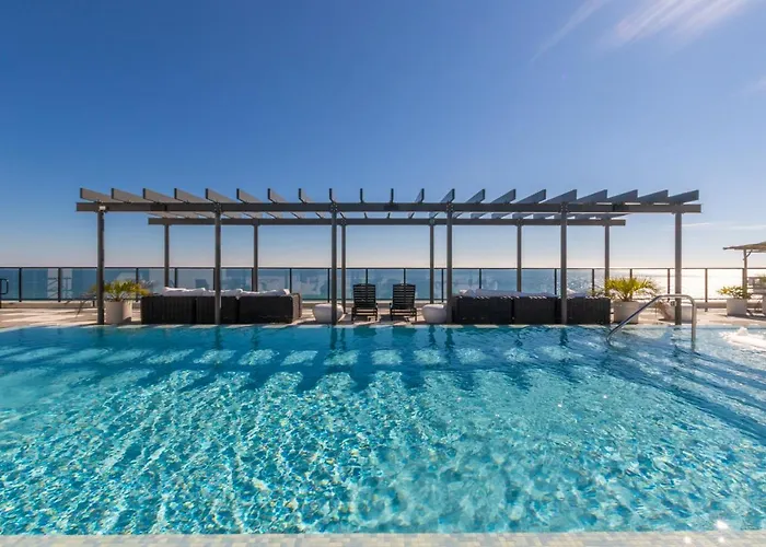 Spacious 4 Bedroom Beachfront, Luxury Next To The Hangout- Gp 301 Holiday home *