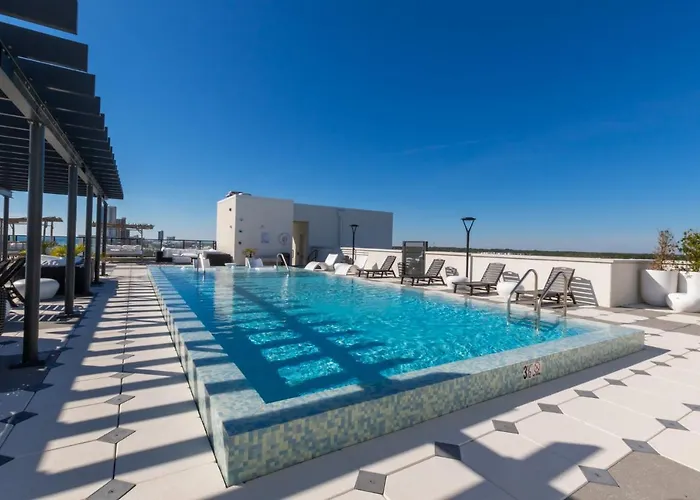 Holiday home Spacious 4 Bedroom Beachfront, Luxury Next To The Hangout- Gp 301