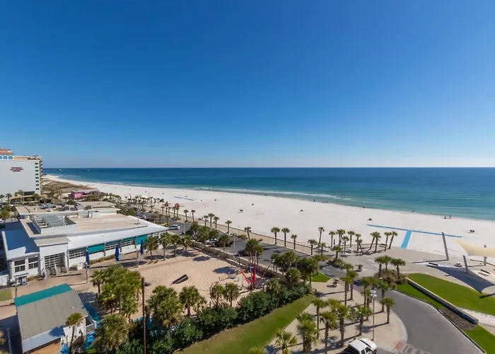 Spacious 4 Bedroom Beachfront, Luxury Next To The Hangout- Gp 301
