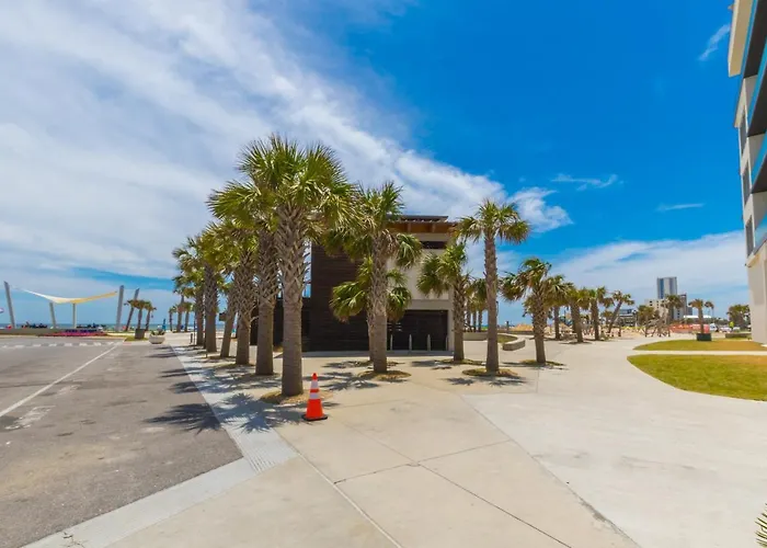 Spacious 4 Bedroom Beachfront, Luxury Next To The Hangout- Gp 301 * Gulf Shores
