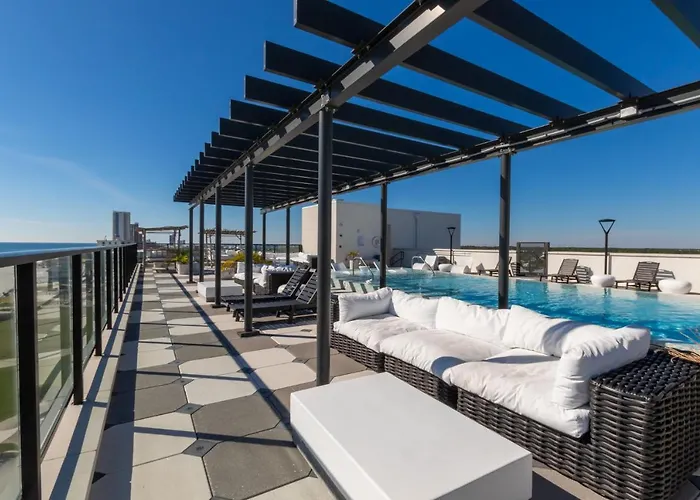 Holiday home Spacious 4 Bedroom Beachfront, Luxury Next To The Hangout- Gp 301